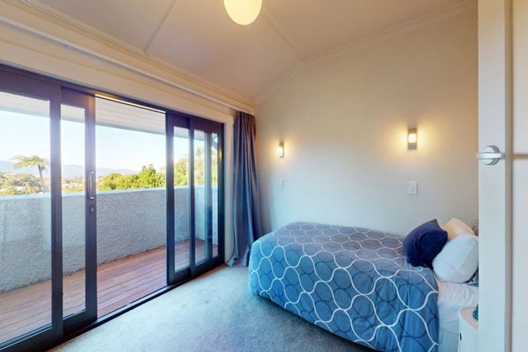 Photo of property in 15 Kim Street, Khandallah, Wellington, 6035