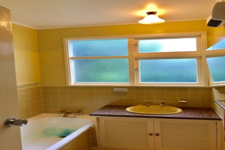 Photo of property in 109 Churchill Drive, Crofton Downs, Wellington, 6035