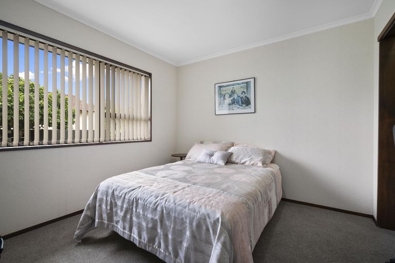 Photo of property in 27 Humphries Place, Awapuni, Palmerston North, 4412