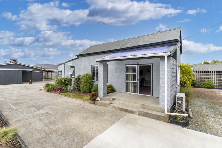 Photo of property in 8 Helensbrook Road, Milton, 9220