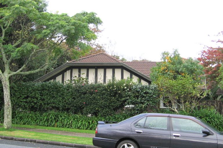 Photo of property in 11 Voltaire Court, Botany Downs, Auckland, 2010