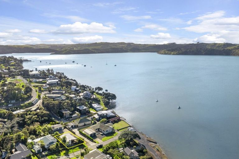 Photo of property in 50 Lorenzen Bay Road, Raglan, 3225