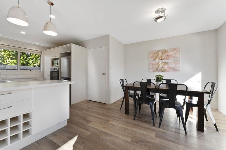 Photo of property in 6 Clivedon Place, Redwood, Christchurch, 8051