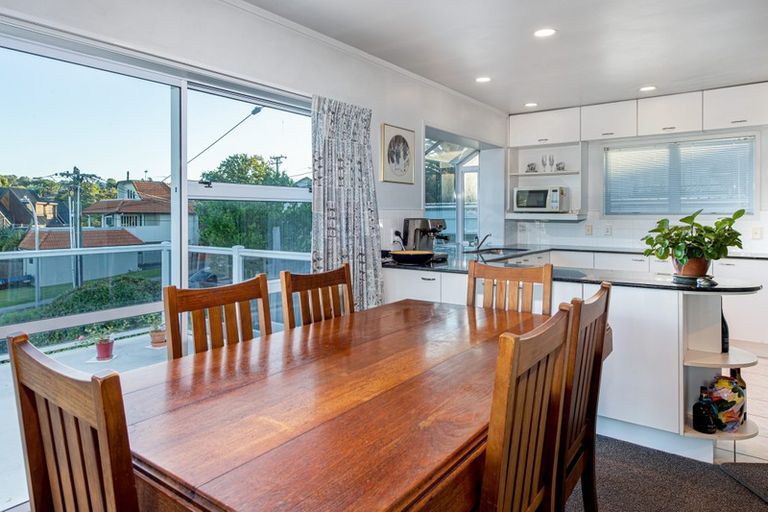 Photo of property in 11 Ellangowan Road, Waiake, Auckland, 0630