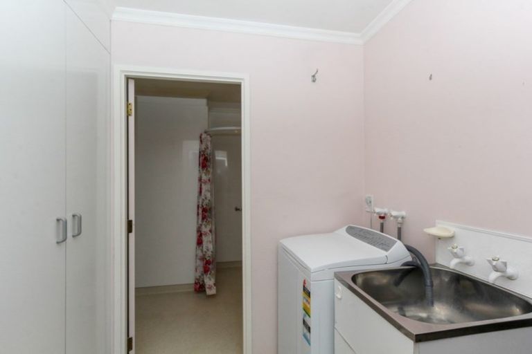 Photo of property in 68 Waiwaka Terrace, Strandon, New Plymouth, 4312