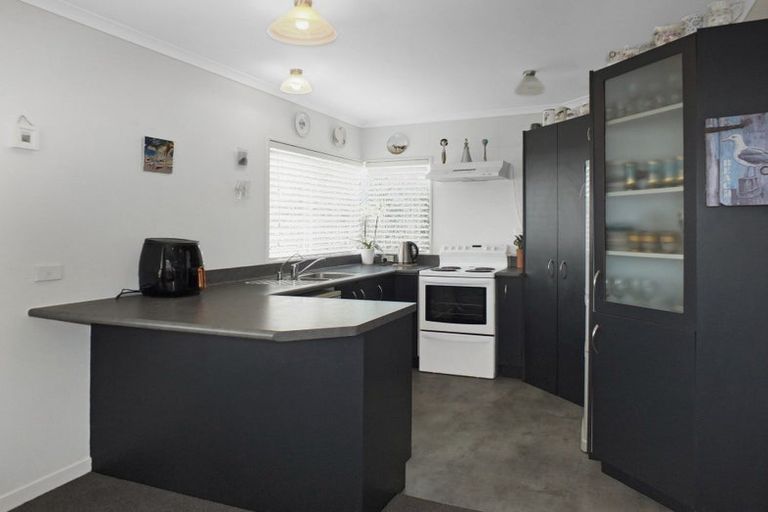 Photo of property in 62 Andrews Street, Foxton Beach, Foxton, 4815