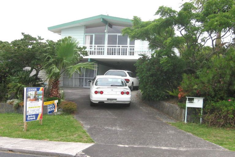 Photo of property in 7 Martin Crescent, Northcote, Auckland, 0627