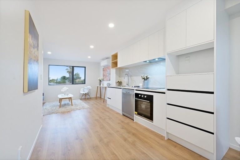 Photo of property in 8/11 Hereford Street, Te Atatu Peninsula, Auckland, 0610