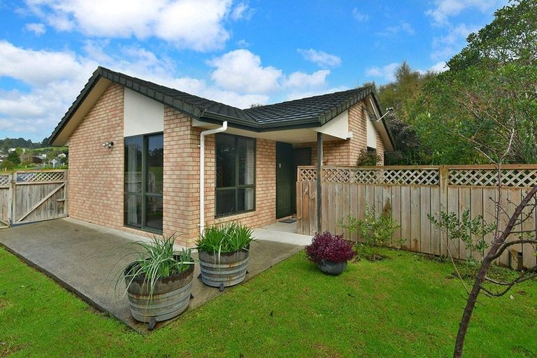 Photo of property in 30 Cabeleigh Drive, Helensville, 0800