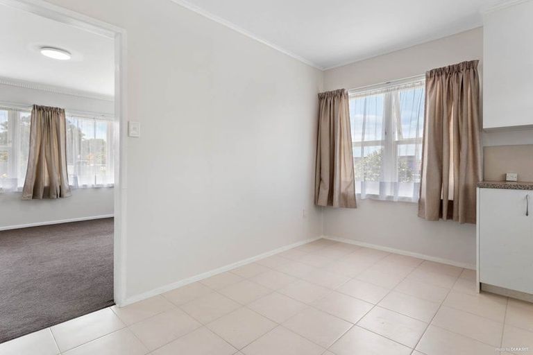 Photo of property in 134 Te Atatu Road, Te Atatu South, Auckland, 0610