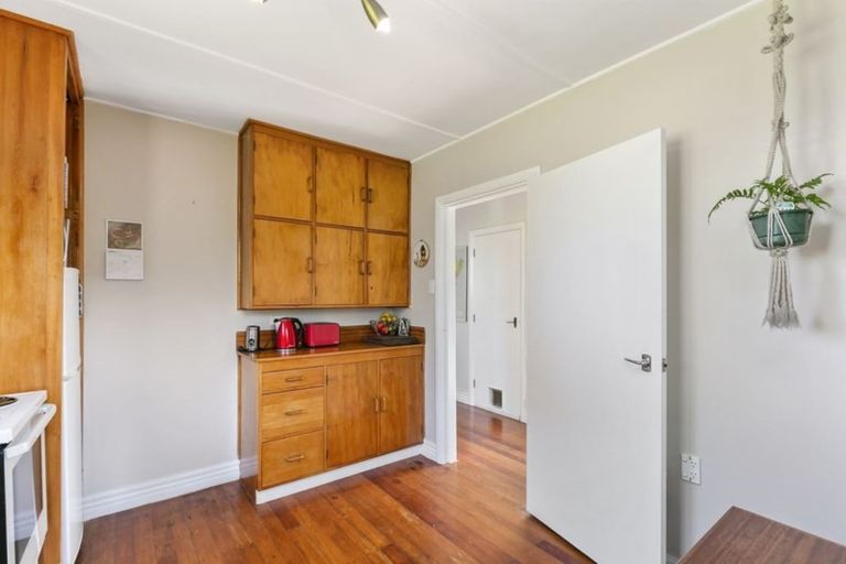 Photo of property in 10 Montgomery Avenue, Karori, Wellington, 6012