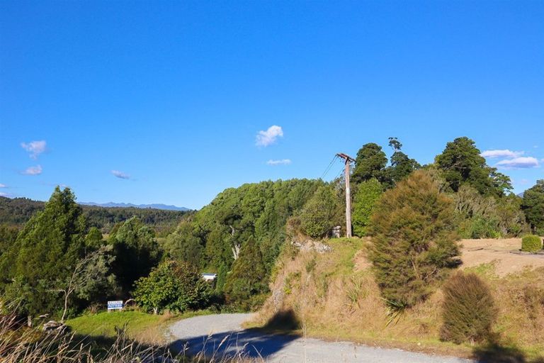 Photo of property in 1967e Arnold Valley Road, Moana, 7872