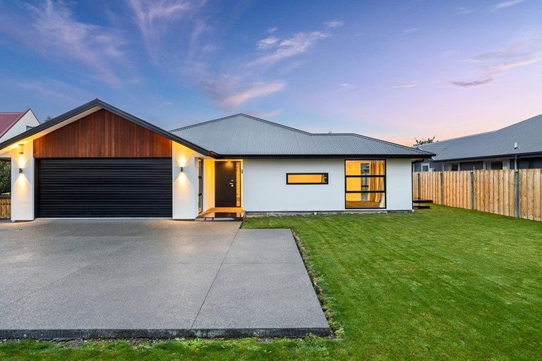 Photo of property in 105 Kippenberger Avenue, Rangiora, 7400