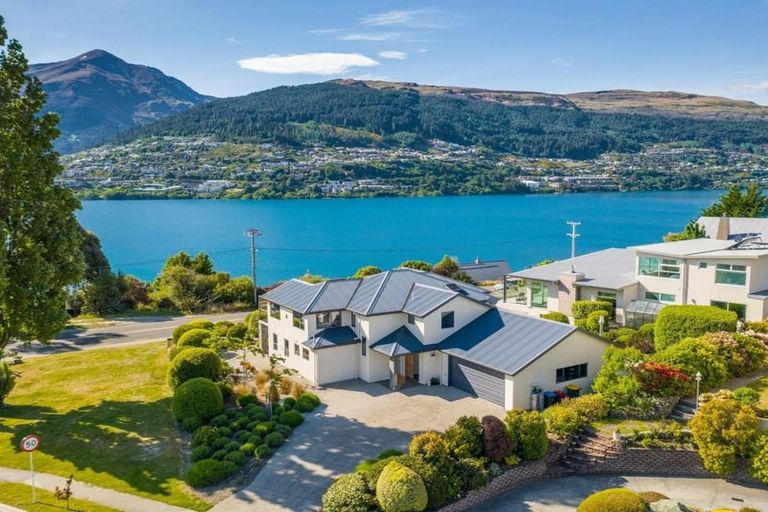 Photo of property in 660 Peninsula Road, Kelvin Heights, Queenstown, 9300