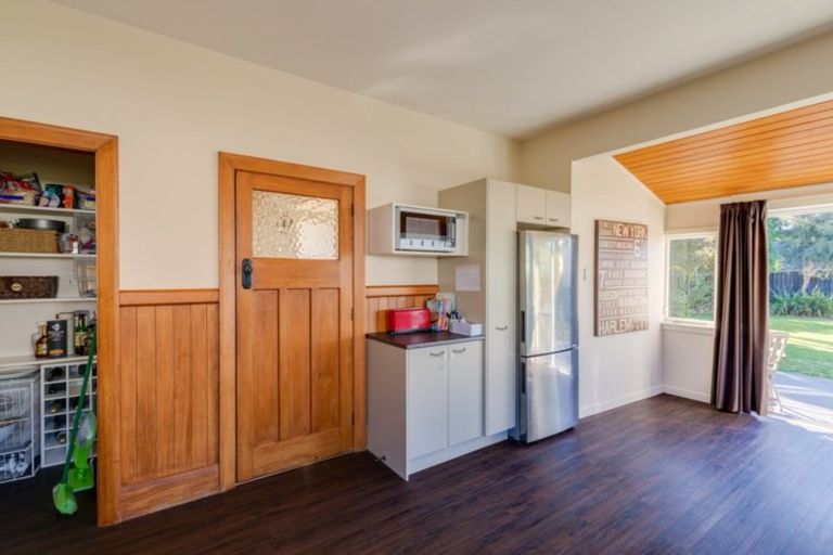 Photo of property in 142 Bowhill Road, New Brighton, Christchurch, 8083