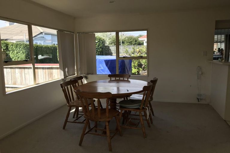 Photo of property in 2/84 Parau Street, Mount Eden, Auckland, 1041