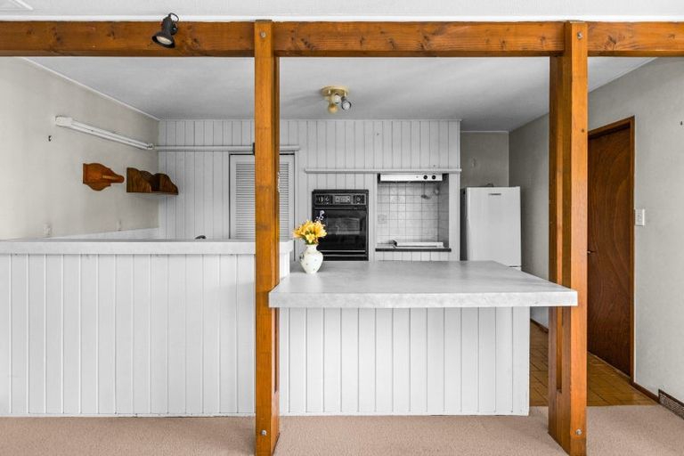 Photo of property in 11 Deakin Place, Clive, 4102