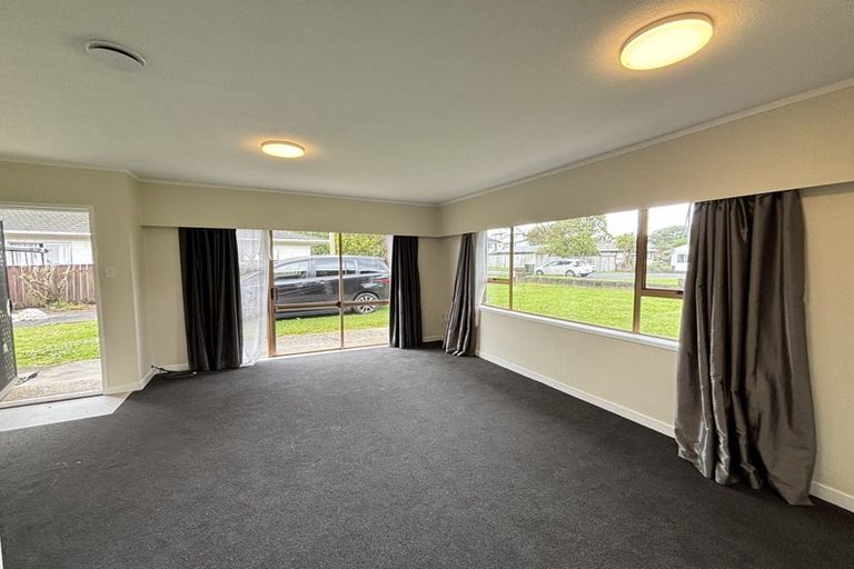 Photo of property in 18 Mcleod Road, Weymouth, Auckland, 2103