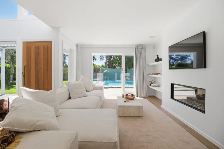 Photo of property in 32 Raymond Street, Point Chevalier, Auckland, 1022