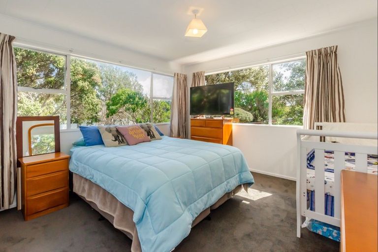 Photo of property in 17 Eruini Street, Waikanae Beach, Waikanae, 5036