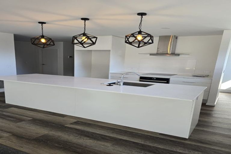 Photo of property in 3 Bale Road, Jacks Point, 9371