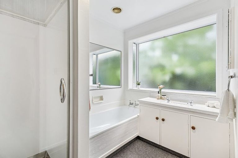 Photo of property in 15 Fyvie Avenue, Tawa, Wellington, 5028