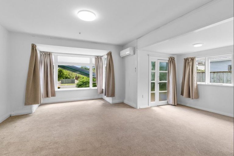 Photo of property in 88 Queenwood Road, Levin, 5510