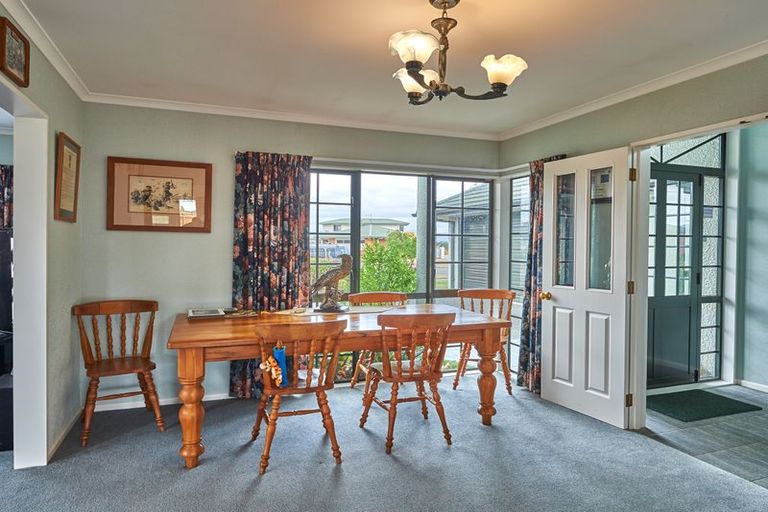 Photo of property in 40 Royal Oak Drive, Kelvin Grove, Palmerston North, 4414