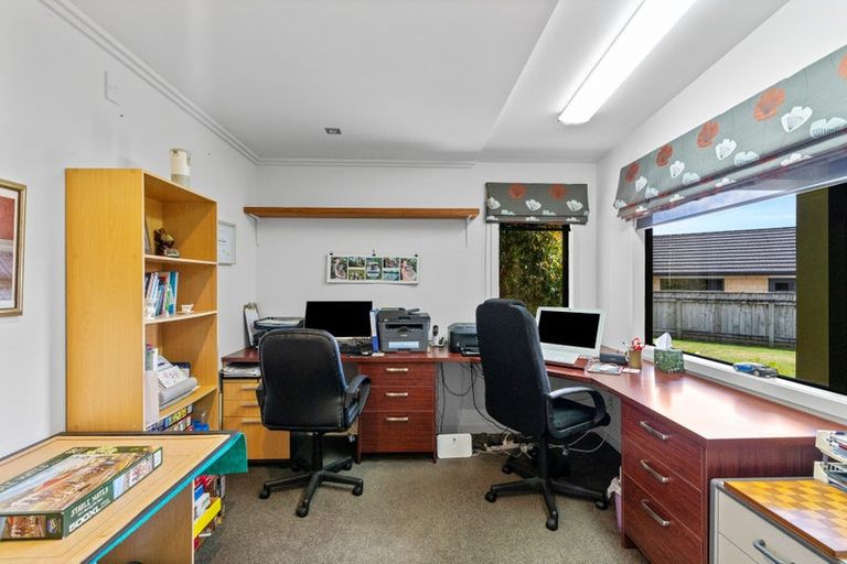 Photo of property in 7 Ruru Place, Levin, 5510