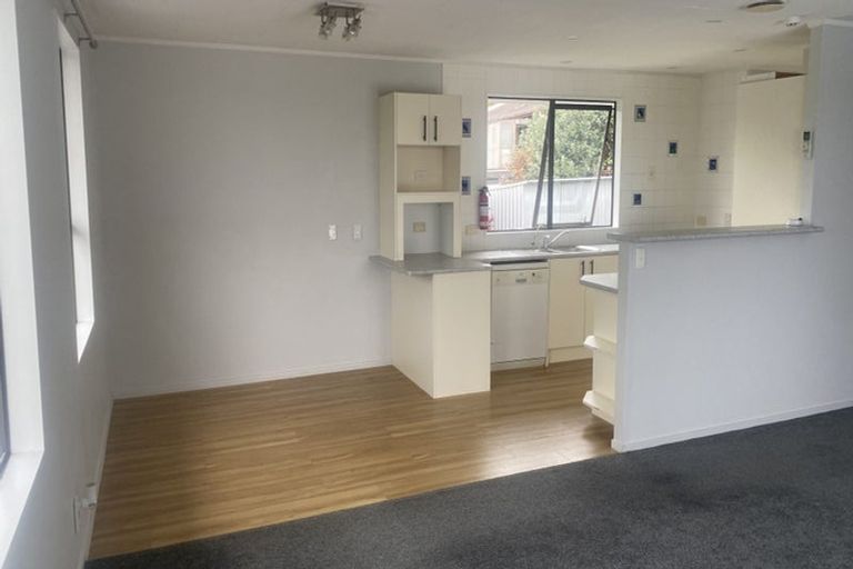 Photo of property in 41 Lavelle Road, Henderson, Auckland, 0612