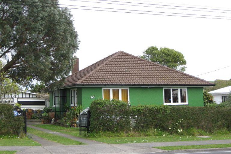 Photo of property in 65 Omata Road, Marfell, New Plymouth, 4310