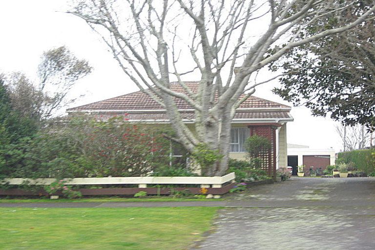 Photo of property in 16 Old South Road, Okato, 4335