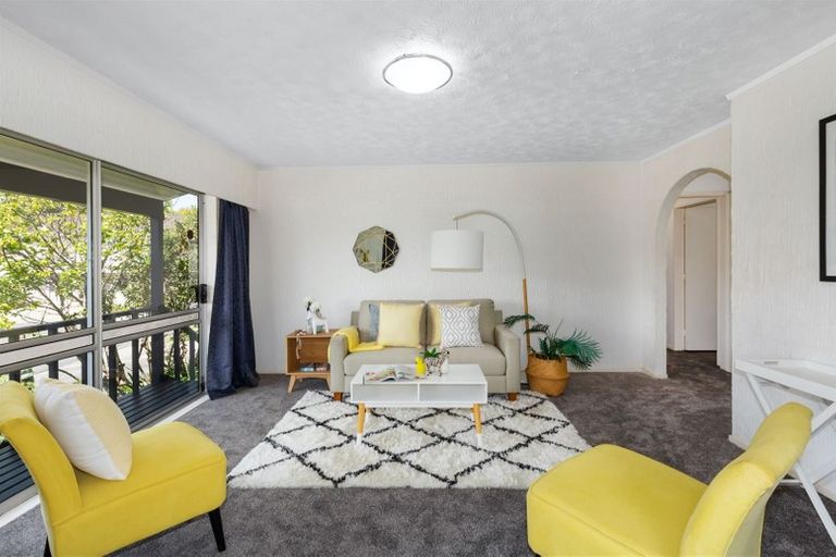 Photo of property in 5 Halyard Place, Whitby, Porirua, 5024