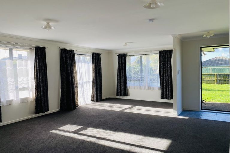 Photo of property in 1 Ranch Place, Pukekohe, 2120