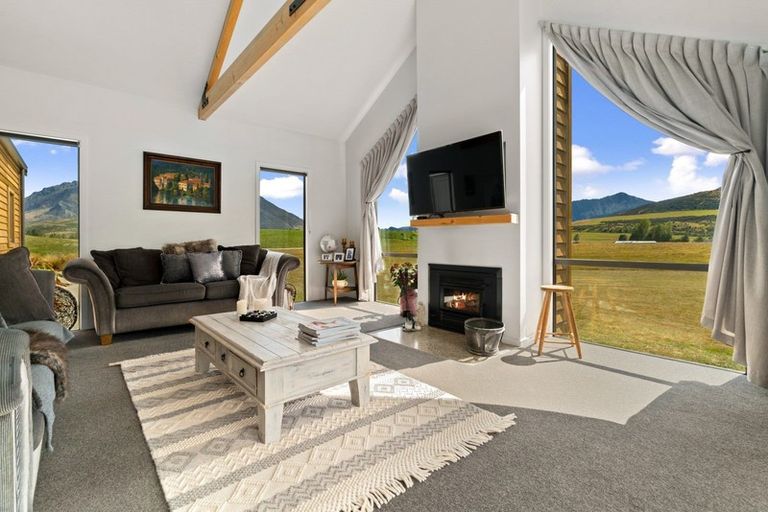 Photo of property in 60 Cunninghams Drive, Jacks Point, Queenstown, 9371