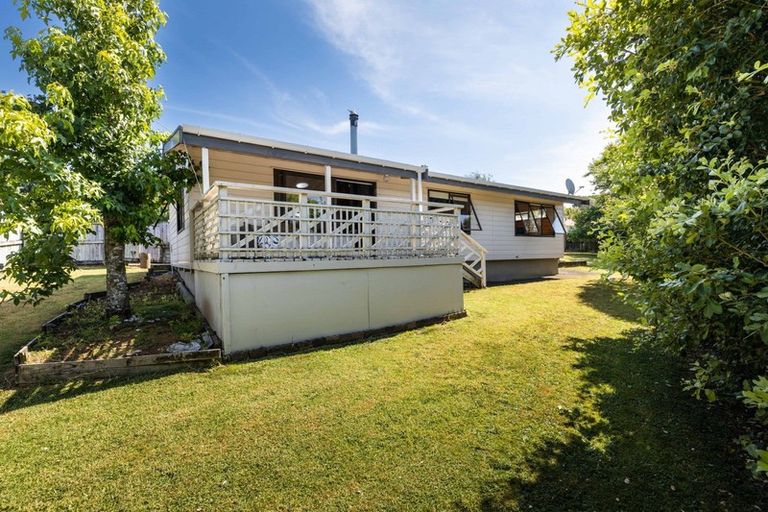 Photo of property in 41 Riversdale Drive, Merrilands, New Plymouth, 4312