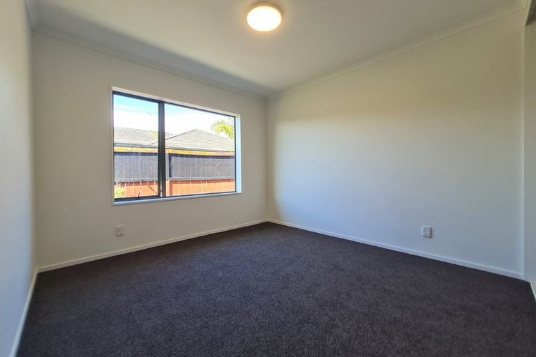 Photo of property in 33 Sandwick Drive, Weymouth, Auckland, 2103