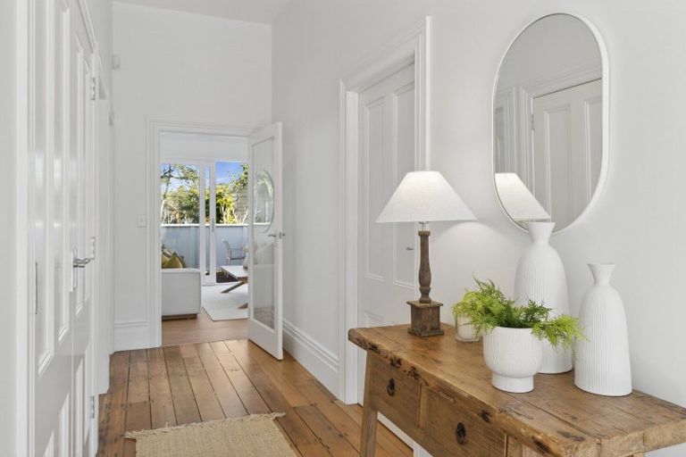 Photo of property in 4 Clarence Road, Northcote Point, Auckland, 0627