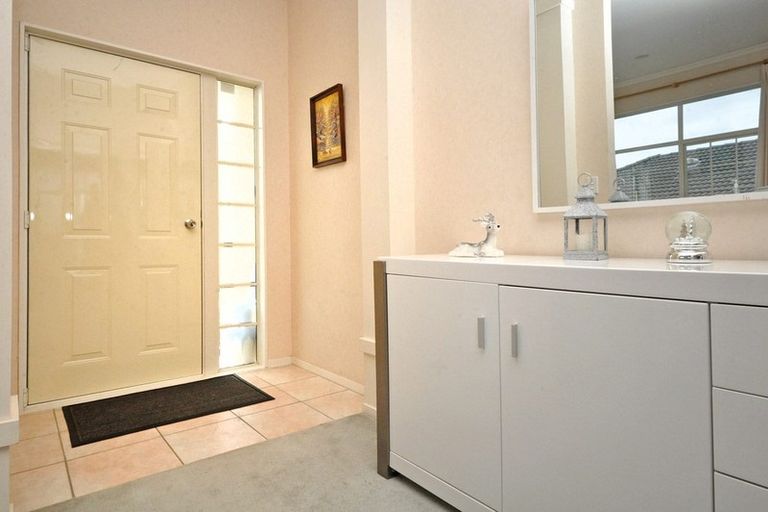 Photo of property in 5 Lorikeet Place, Unsworth Heights, Auckland, 0632