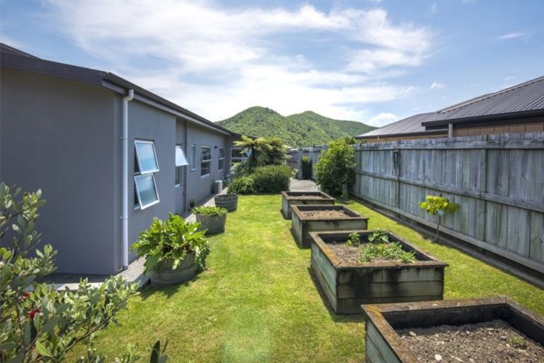 Photo of property in 24 Glentui Place, Waikawa, Picton, 7220