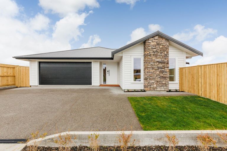 Photo of property in 76 Freedom Drive, Kelvin Grove, Palmerston North, 4470