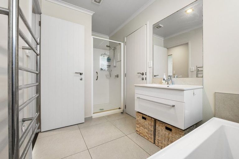 Photo of property in 10 Butterworth Crescent, Papamoa Beach, Papamoa, 3118