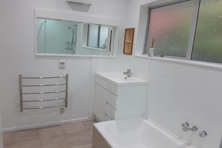 Photo of property in 45 Middlepark Road, Sockburn, Christchurch, 8042