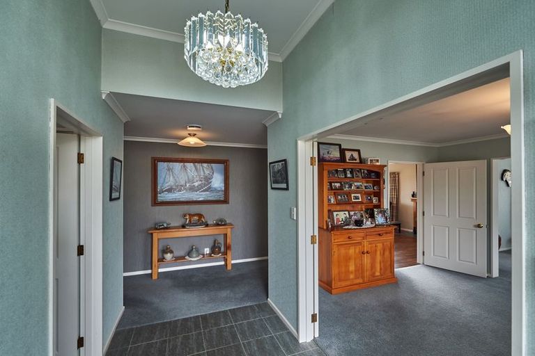 Photo of property in 40 Royal Oak Drive, Kelvin Grove, Palmerston North, 4414