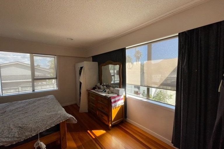 Photo of property in 23 Tobruk Crescent, Milford, Auckland, 0620