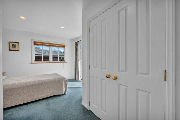 Photo of property in 66 Yeovil Road, Te Atatu Peninsula, Auckland, 0610