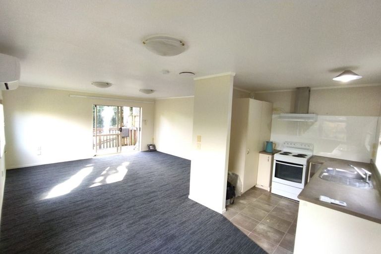 Photo of property in 1/5 Sunnyside Road, Sunnyvale, Auckland, 0612