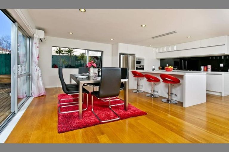 Photo of property in 67a Rosedale Road, Pinehill, Auckland, 0632