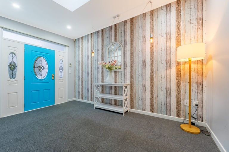 Photo of property in 52 Woodside Road, Massey, Auckland, 0614