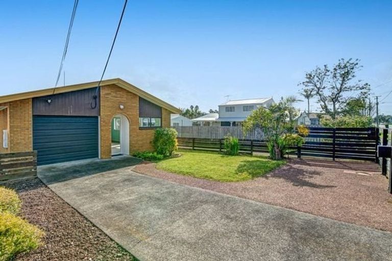 Photo of property in 47a Bay Street, Red Beach, 0932